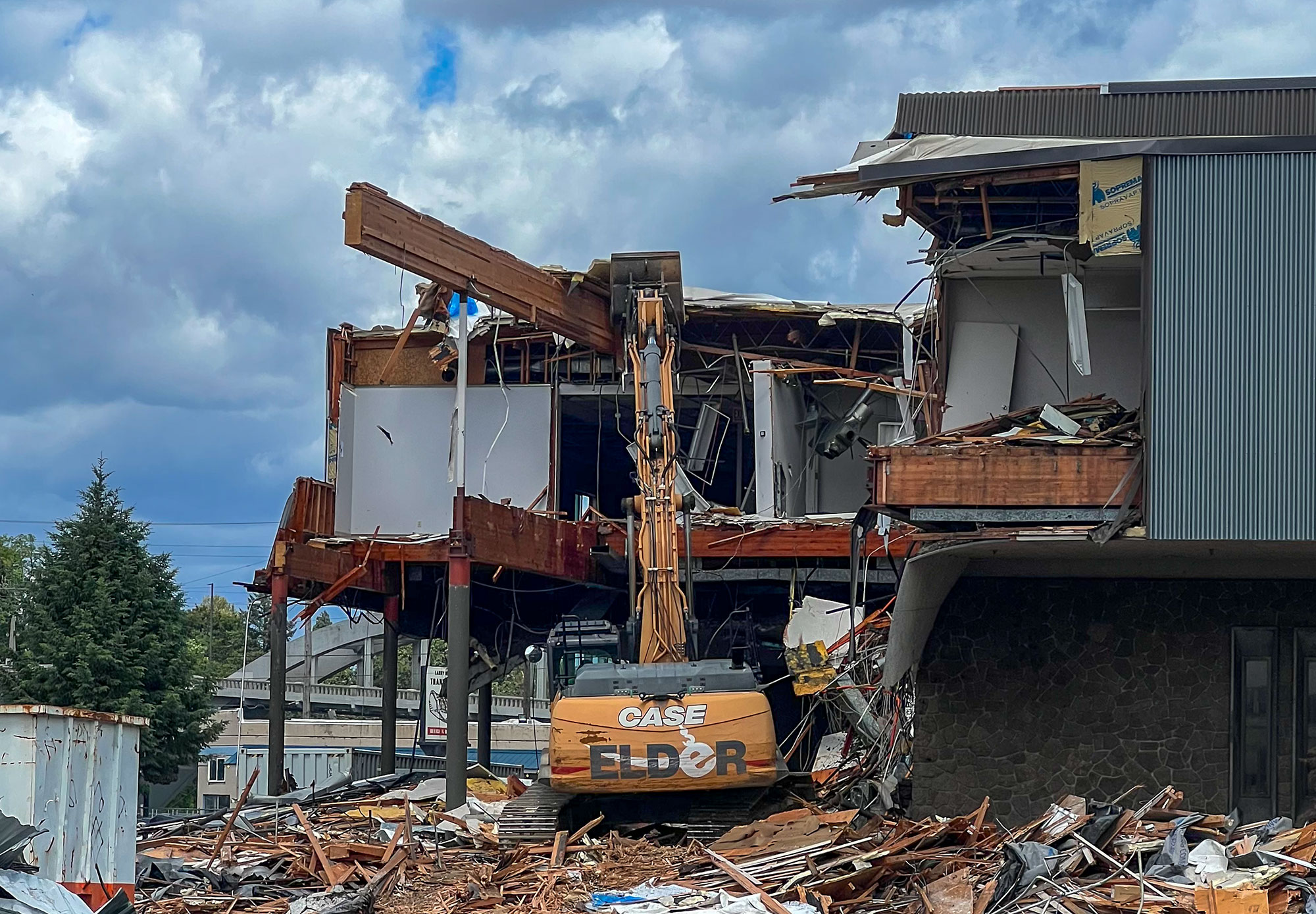 Grand Ronde Tribe Removes Old Blue Heron Admin Building to Create New tumwata village